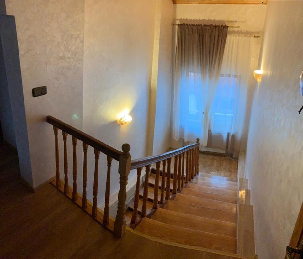 Forsage Hostel Uzhhorod Bagian luar foto