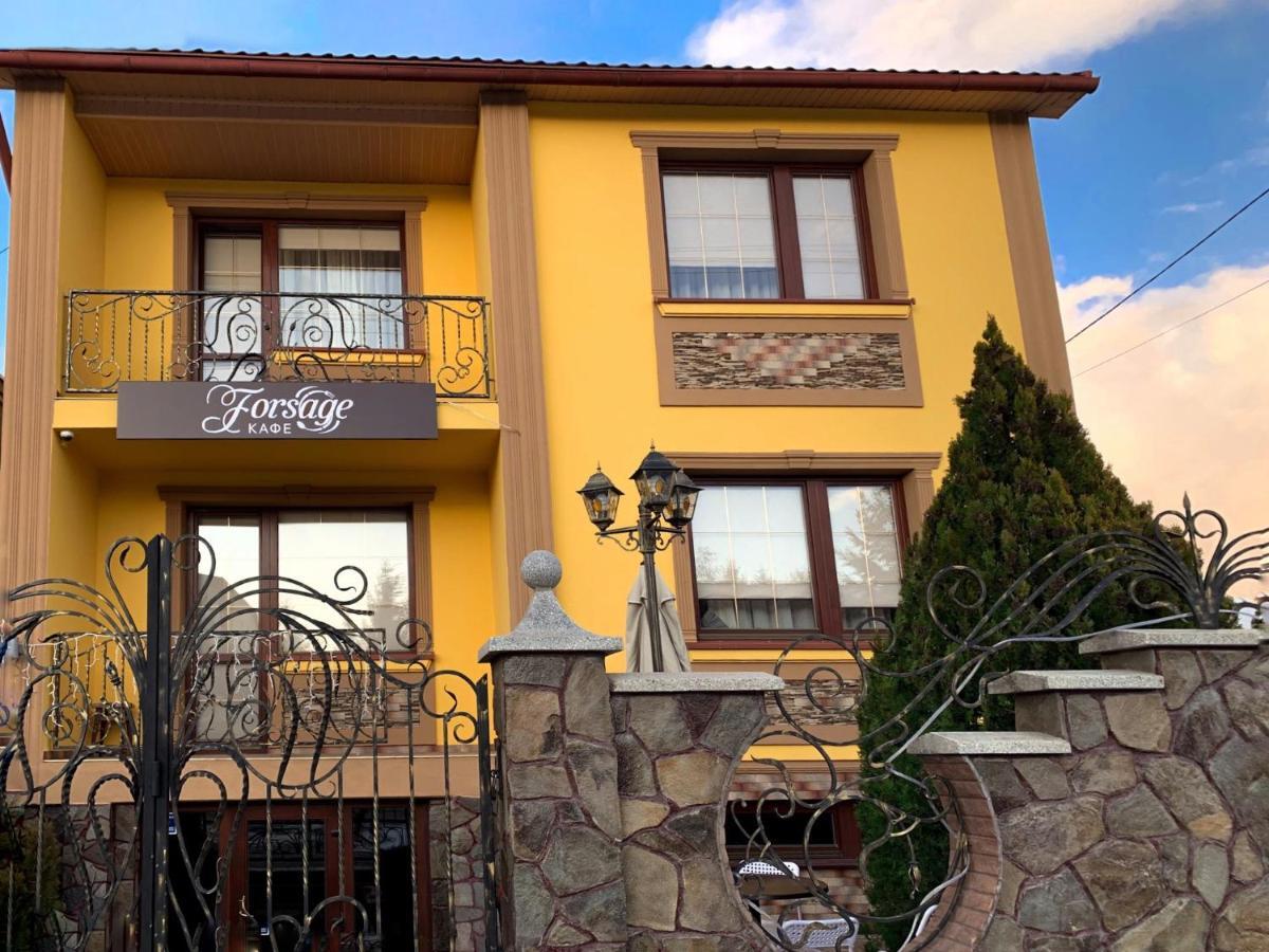 Forsage Hostel Uzhhorod Bagian luar foto